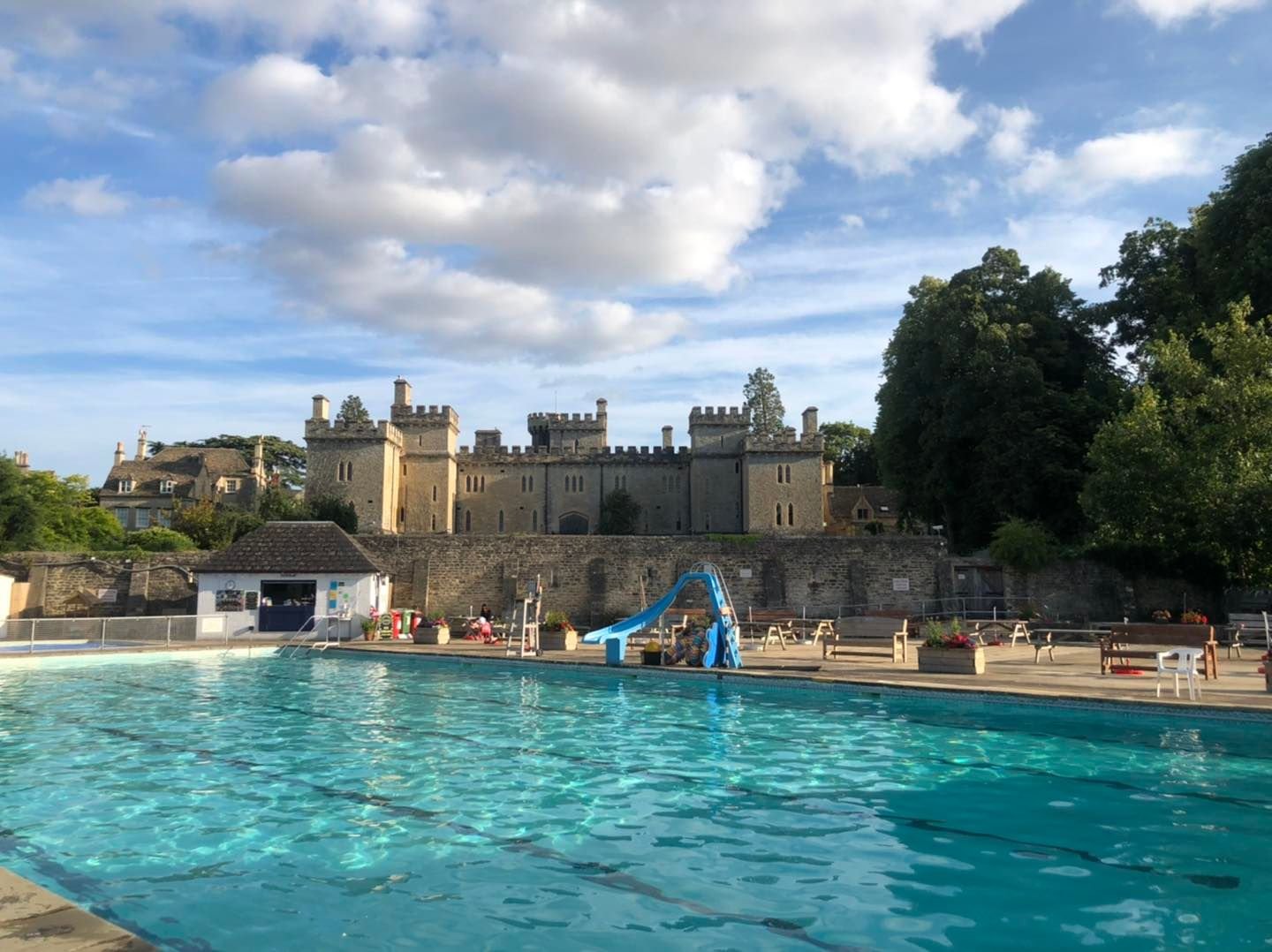 Wonderful Location - Cirencester Open Air Swimming Pool